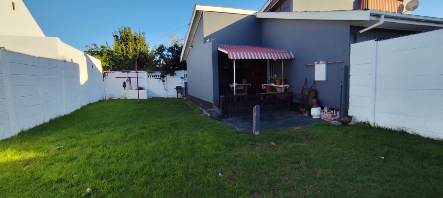 3 Bedroom Property for Sale in Lansdowne Western Cape